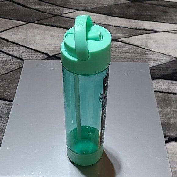 VINTAGE VS PINK NO CHILL 24OZ WATER BOTTLE - Picture 12 of 16